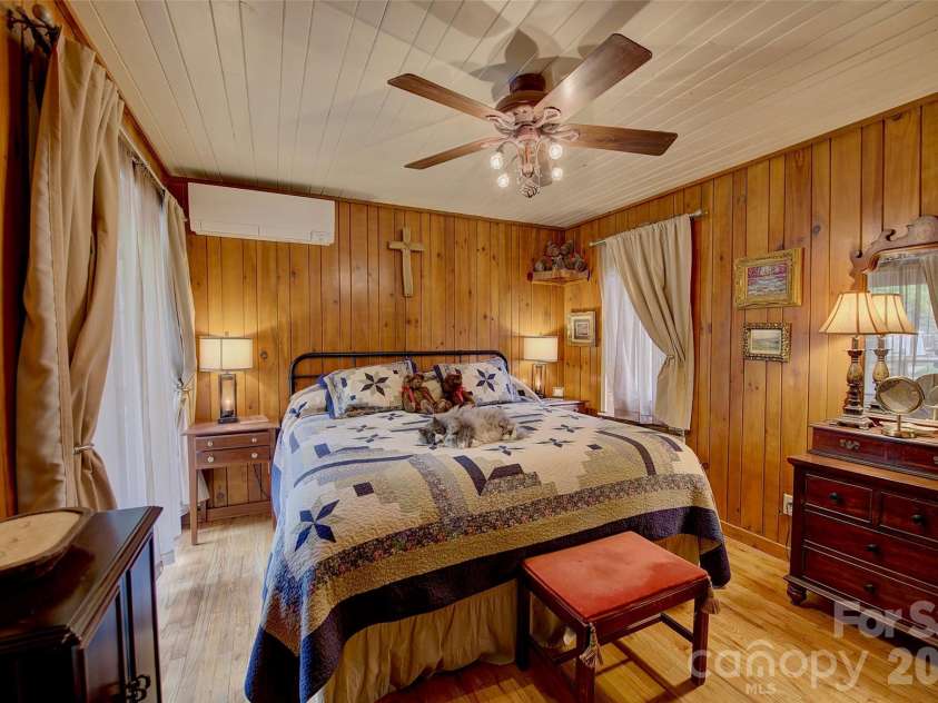 262 Azalea Hills Lane, Spruce Pine, NC 28777.  MLS# CAR4379987, YatesRealty ID 22081. 