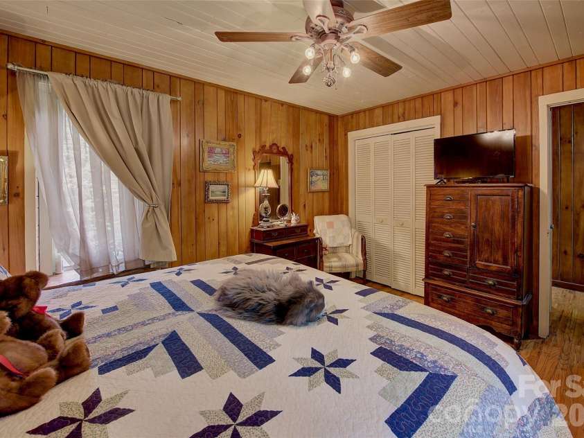 262 Azalea Hills Lane, Spruce Pine, NC 28777.  MLS# CAR4379987, YatesRealty ID 22081. 