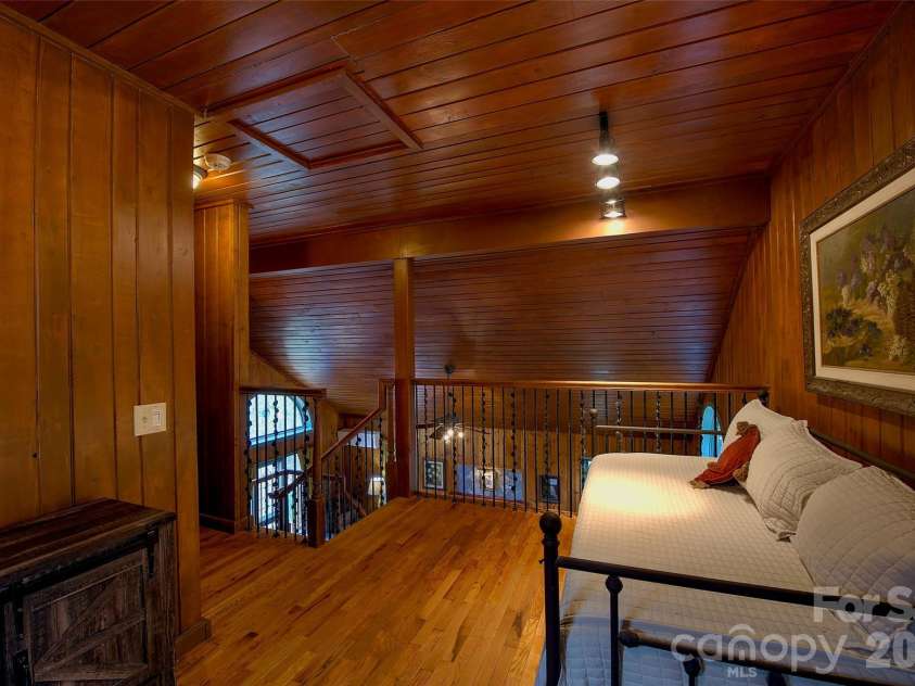262 Azalea Hills Lane, Spruce Pine, NC 28777.  MLS# CAR4379987, YatesRealty ID 22081. 