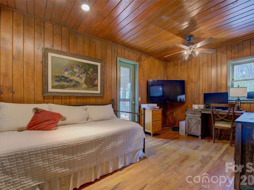 262 Azalea Hills Lane, Spruce Pine, NC 28777.  MLS# CAR4379987, YatesRealty ID 22081. 