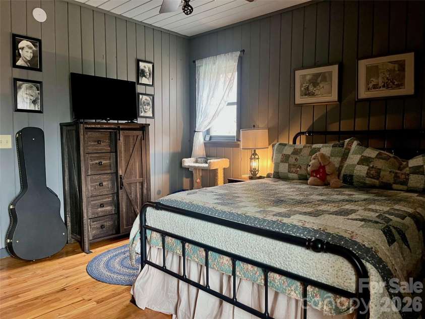 262 Azalea Hills Lane, Spruce Pine, NC 28777.  MLS# CAR4379987, YatesRealty ID 22081. 