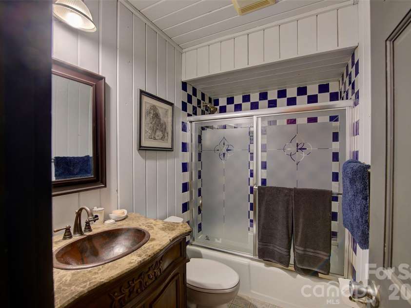 262 Azalea Hills Lane, Spruce Pine, NC 28777.  MLS# CAR4379987, YatesRealty ID 22081. 