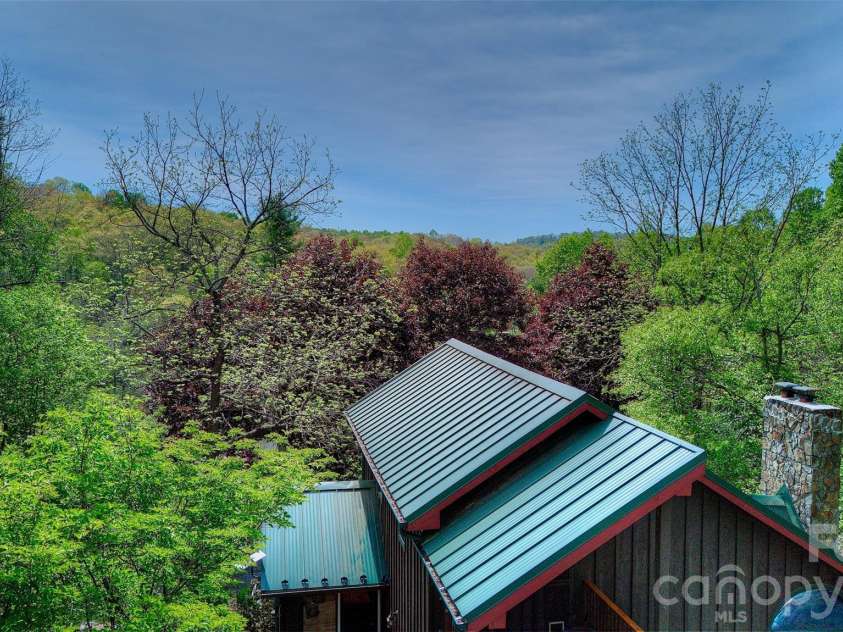 262 Azalea Hills Lane, Spruce Pine, NC 28777.  MLS# CAR4379987, YatesRealty ID 22081. 