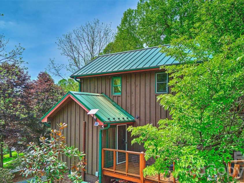 262 Azalea Hills Lane, Spruce Pine, NC 28777.  MLS# CAR4379987, YatesRealty ID 22081. 