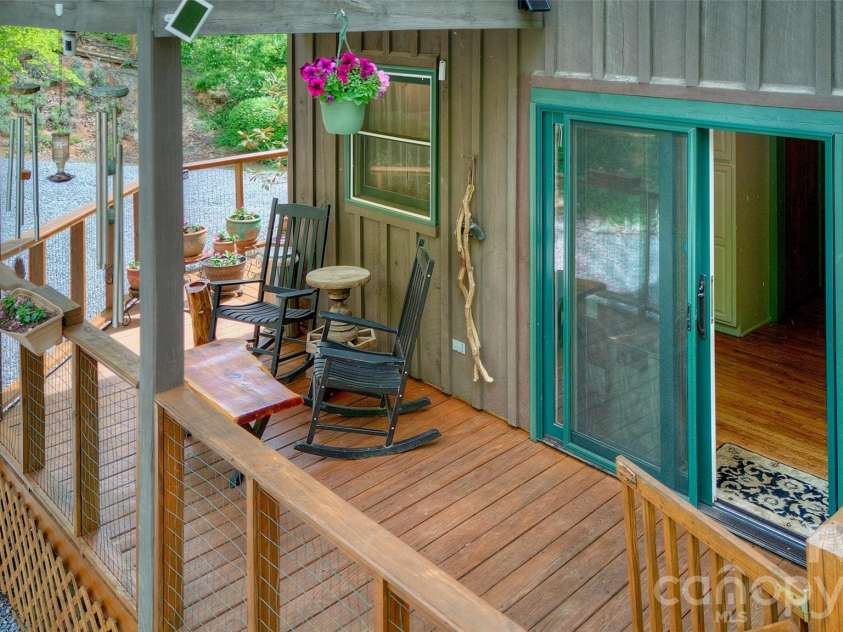 262 Azalea Hills Lane, Spruce Pine, NC 28777.  MLS# CAR4379987, YatesRealty ID 22081. 