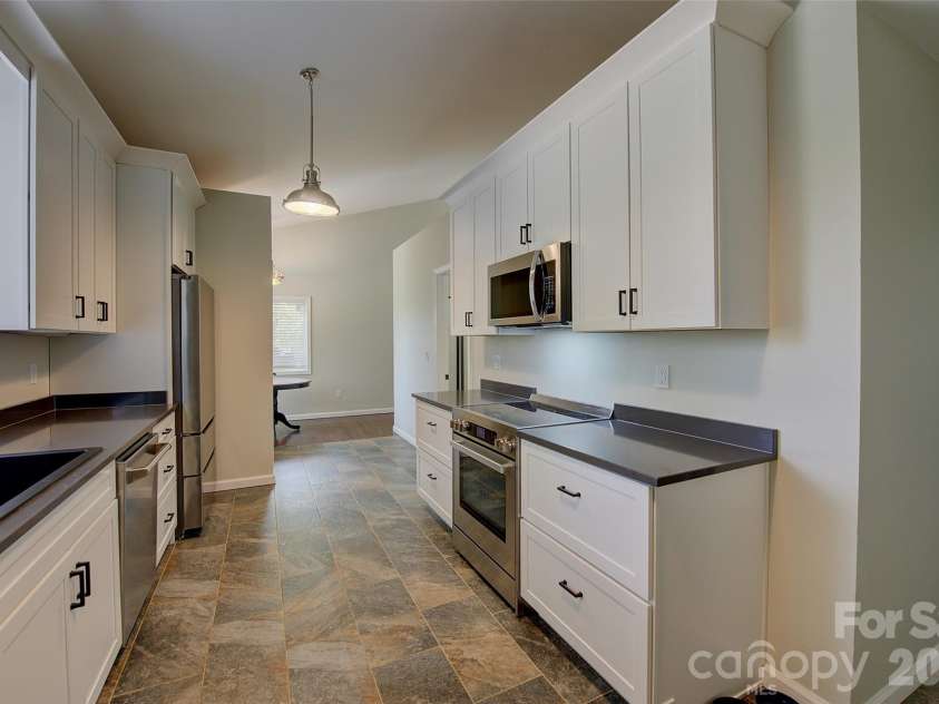 262 Azalea Hills Lane, Spruce Pine, NC 28777.  MLS# CAR4379987, YatesRealty ID 22081. 