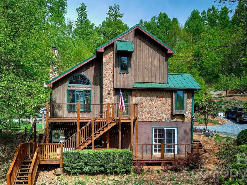 262 Azalea Hills Lane, Spruce Pine, NC 28777.  MLS# CAR4379987, YatesRealty ID 22081. 