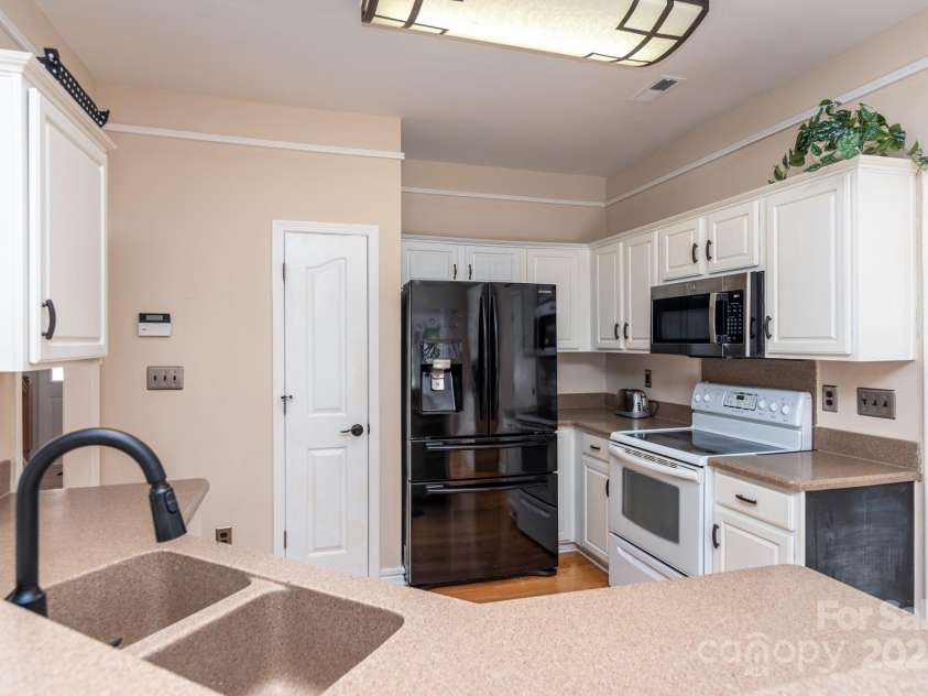 9410 Culcairn Road, Huntersville, NC 28078.  MLS# CAR4274370, YatesRealty ID 22081. 