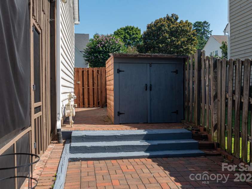 9410 Culcairn Road, Huntersville, NC 28078.  MLS# CAR4274370, YatesRealty ID 22081. 