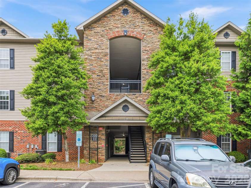 221 Appeldoorn Circle, Asheville, NC 28803.  MLS# CAR4381489, YatesRealty ID 22084. 