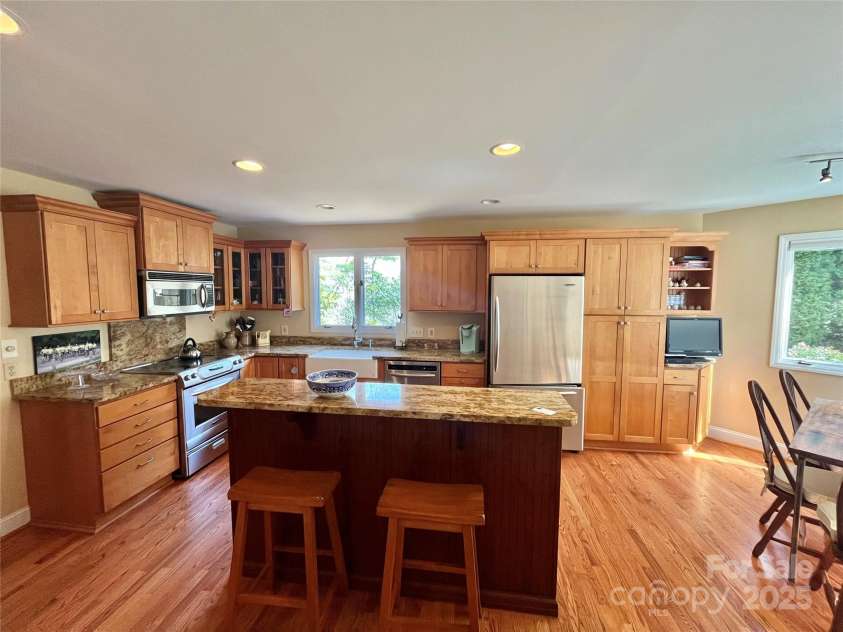 2902 Timber Trail, Asheville, NC 28804.  MLS# CAR4176254, YatesRealty ID 22084. 