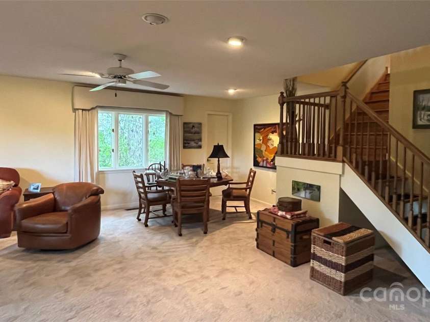 2902 Timber Trail, Asheville, NC 28804.  MLS# CAR4176254, YatesRealty ID 22084. 