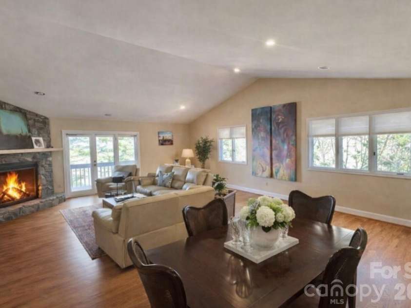 2902 Timber Trail, Asheville, NC 28804.  MLS# CAR4176254, YatesRealty ID 22084. 