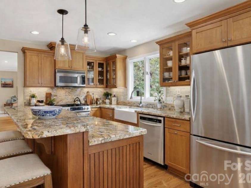 2902 Timber Trail, Asheville, NC 28804.  MLS# CAR4176254, YatesRealty ID 22084. 