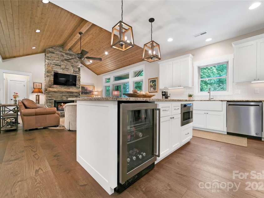 321 Middle Connestee Trail, Brevard, NC 28712.  MLS# CAR4271627, YatesRealty ID 22085. 
