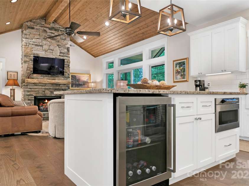 321 Middle Connestee Trail, Brevard, NC 28712.  MLS# CAR4271627, YatesRealty ID 22085. 