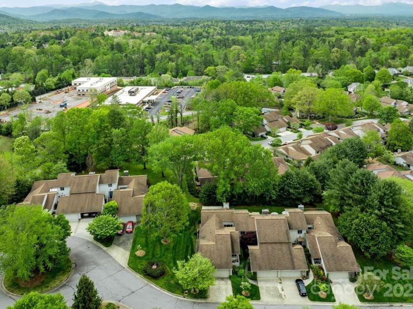 120 Cloverleaf Lane, Asheville, NC 28803.  MLS# CAR4252931, YatesRealty ID 22086. 