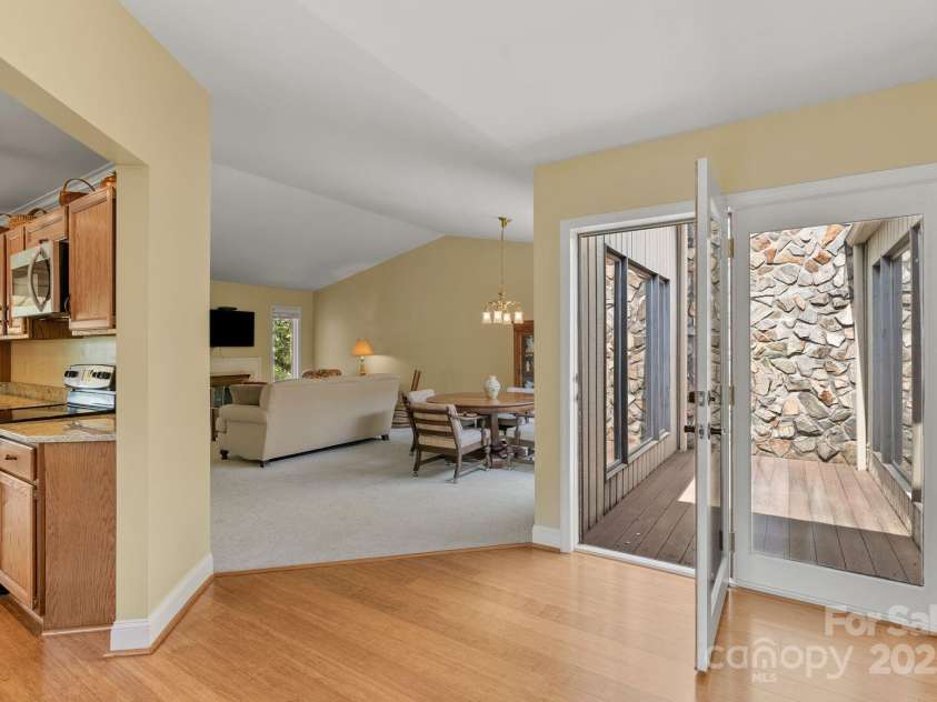 120 Cloverleaf Lane, Asheville, NC 28803.  MLS# CAR4252931, YatesRealty ID 22086. 