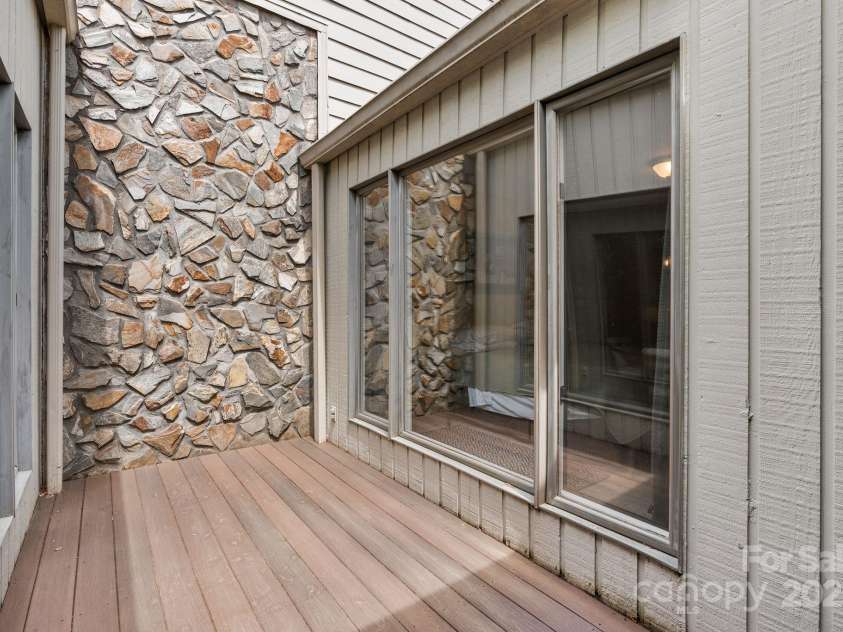 120 Cloverleaf Lane, Asheville, NC 28803.  MLS# CAR4252931, YatesRealty ID 22086. 