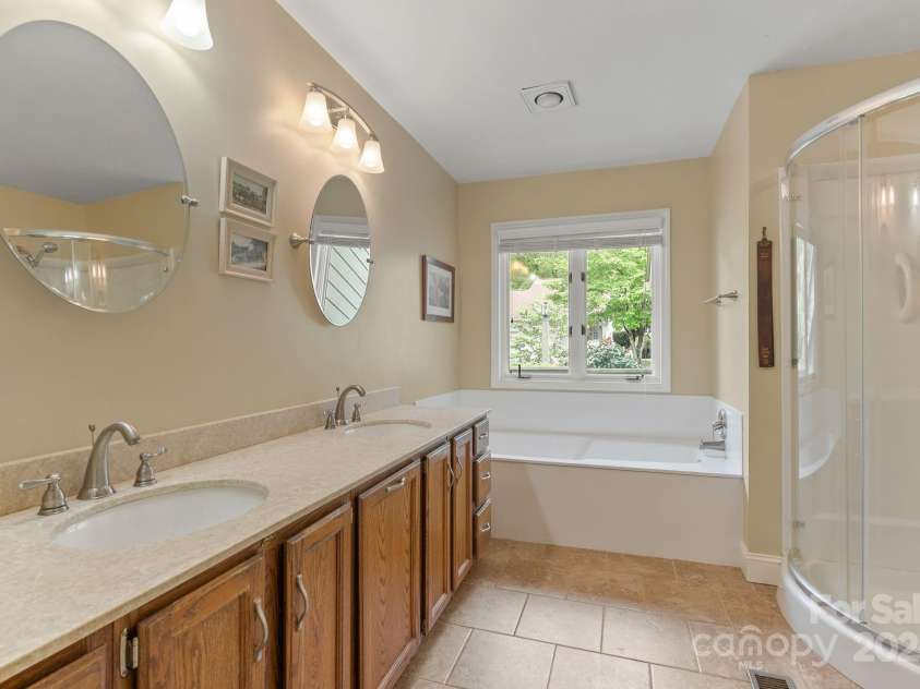 120 Cloverleaf Lane, Asheville, NC 28803.  MLS# CAR4252931, YatesRealty ID 22086. 