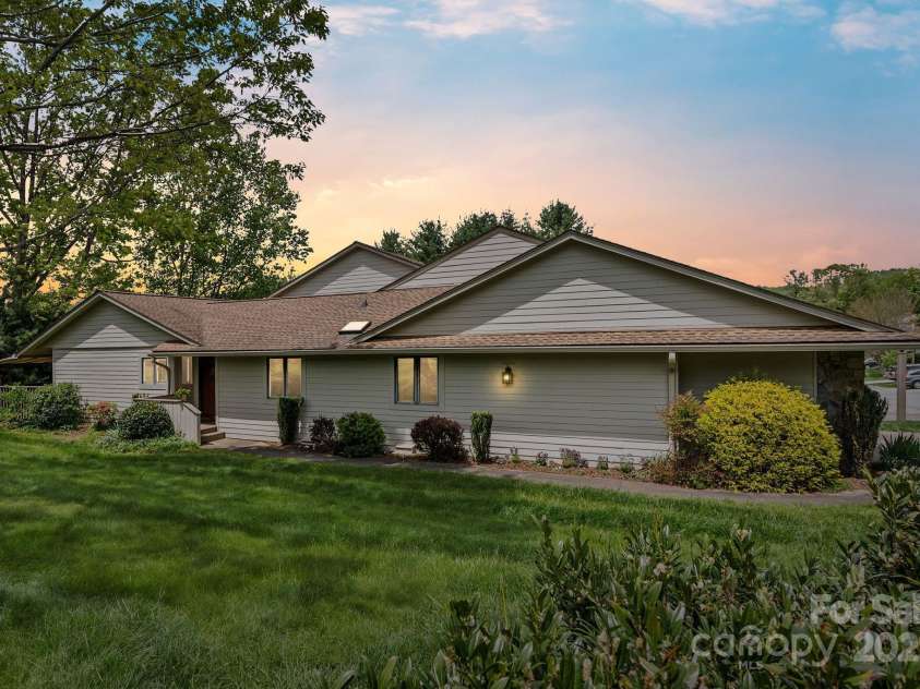 120 Cloverleaf Lane, Asheville, NC 28803.  MLS# CAR4252931, YatesRealty ID 22086. 