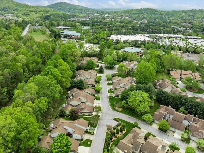 120 Cloverleaf Lane, Asheville, NC 28803.  MLS# CAR4252931, YatesRealty ID 22086. 