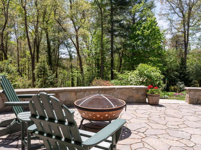 29 Blueberry Lane, Fairview, NC 28730.  MLS# CAR4374304, YatesRealty ID 22087. 