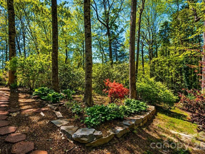 29 Blueberry Lane, Fairview, NC 28730.  MLS# CAR4374304, YatesRealty ID 22087. 
