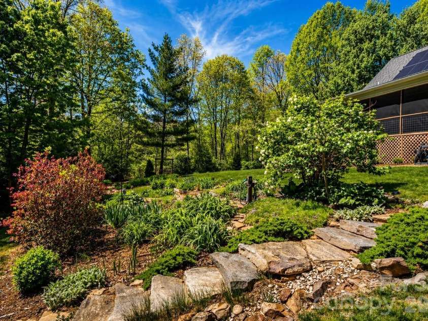 29 Blueberry Lane, Fairview, NC 28730.  MLS# CAR4374304, YatesRealty ID 22087. 