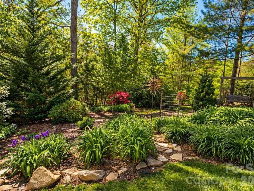 29 Blueberry Lane, Fairview, NC 28730.  MLS# CAR4374304, YatesRealty ID 22087. 
