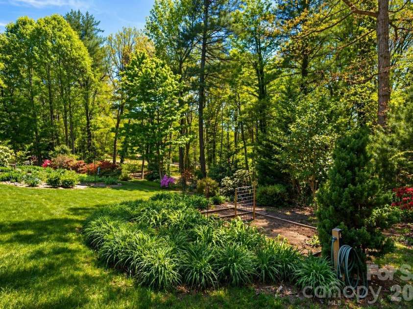 29 Blueberry Lane, Fairview, NC 28730.  MLS# CAR4374304, YatesRealty ID 22087. 