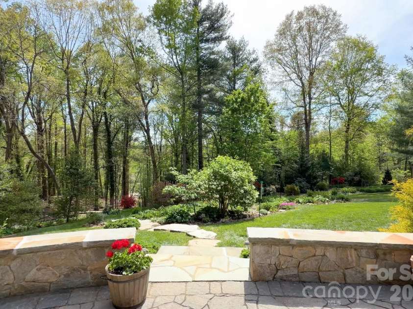 29 Blueberry Lane, Fairview, NC 28730.  MLS# CAR4374304, YatesRealty ID 22087. 