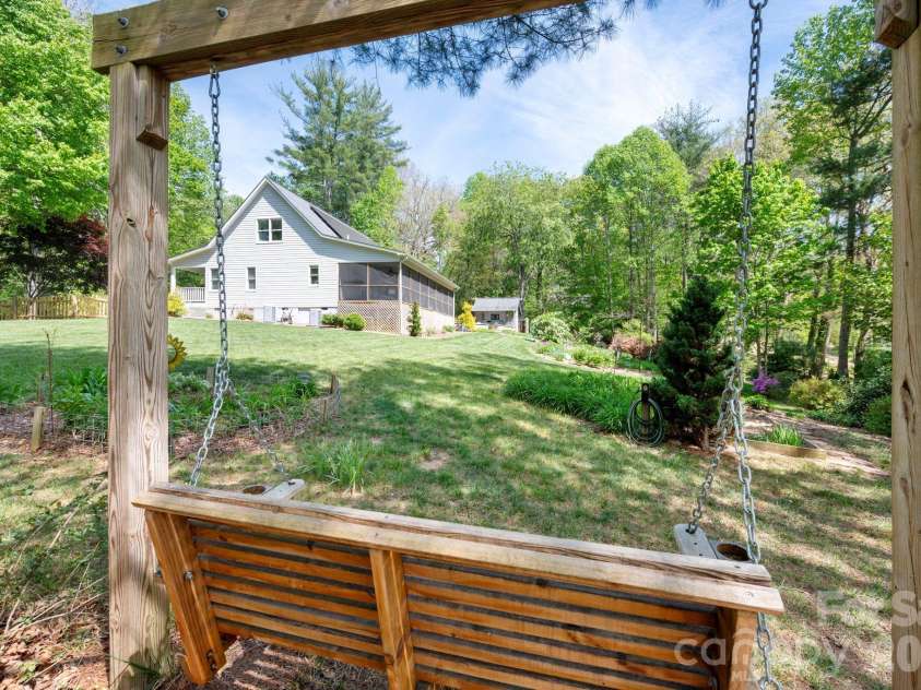 29 Blueberry Lane, Fairview, NC 28730.  MLS# CAR4374304, YatesRealty ID 22087. 