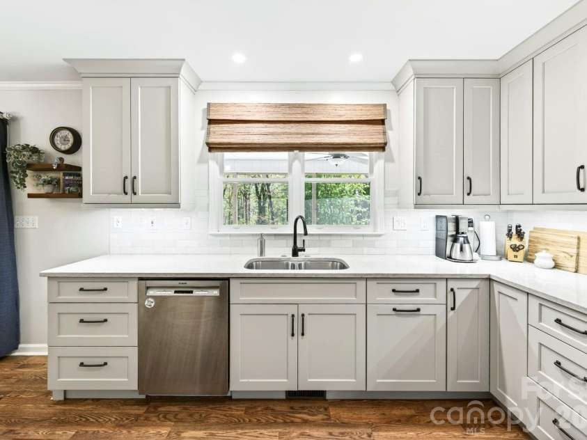 29 Blueberry Lane, Fairview, NC 28730.  MLS# CAR4374304, YatesRealty ID 22087. Quartz counters and stainless appliances