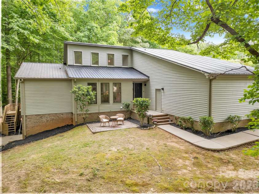 128 Spencer Woods Drive, Dallas, NC 28034.  MLS# CAR4376736, YatesRealty ID 22088. 