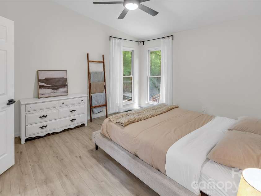 128 Spencer Woods Drive, Dallas, NC 28034.  MLS# CAR4376736, YatesRealty ID 22088. 