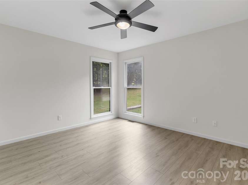128 Spencer Woods Drive, Dallas, NC 28034.  MLS# CAR4376736, YatesRealty ID 22088. 