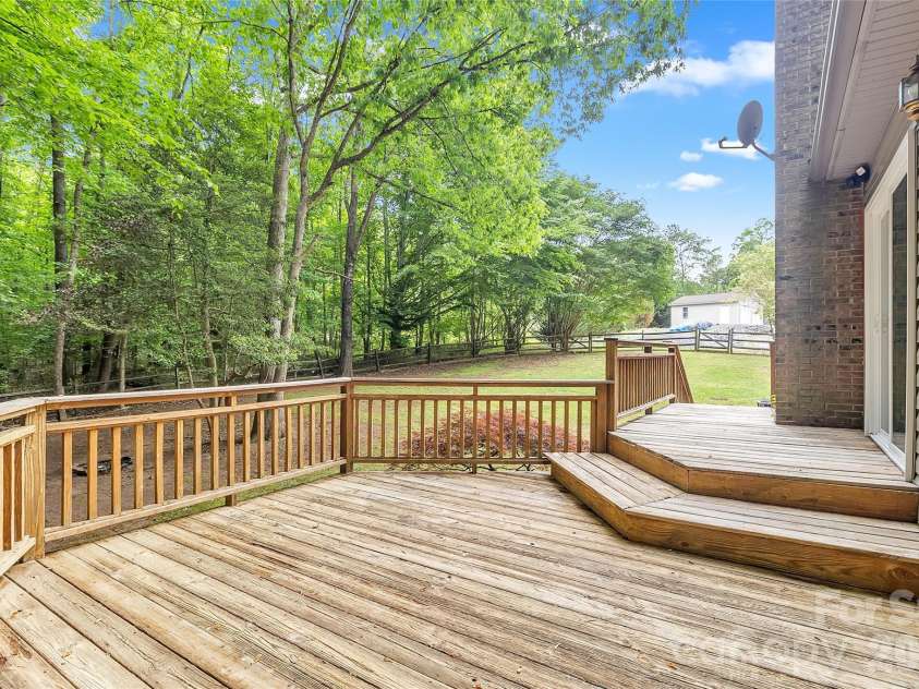 128 Spencer Woods Drive, Dallas, NC 28034.  MLS# CAR4376736, YatesRealty ID 22088. 