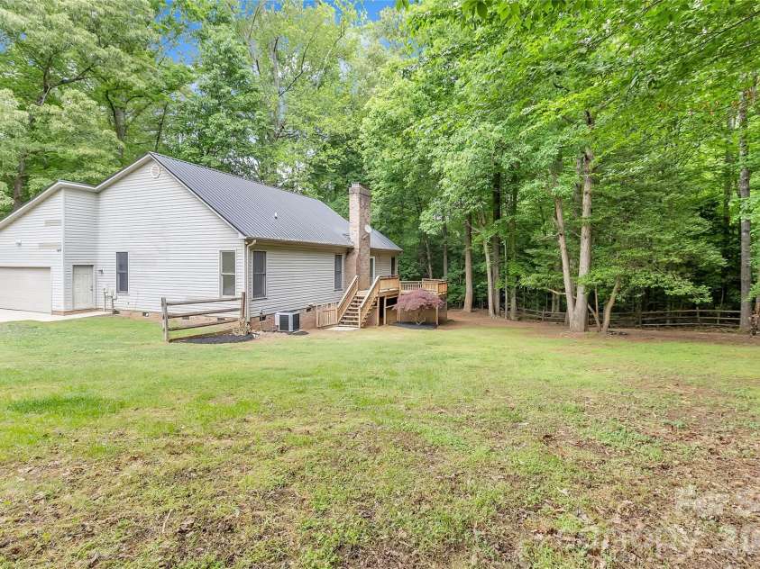 128 Spencer Woods Drive, Dallas, NC 28034.  MLS# CAR4376736, YatesRealty ID 22088. 