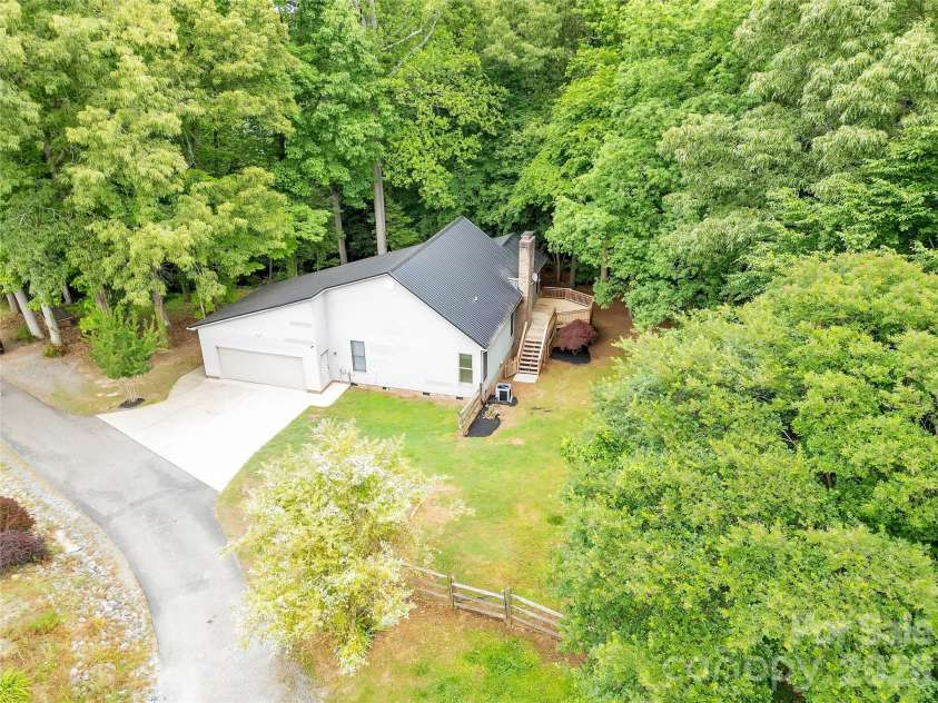 128 Spencer Woods Drive, Dallas, NC 28034.  MLS# CAR4376736, YatesRealty ID 22088. 