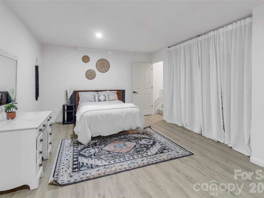 128 Spencer Woods Drive, Dallas, NC 28034.  MLS# CAR4376736, YatesRealty ID 22088. Basement bedroom