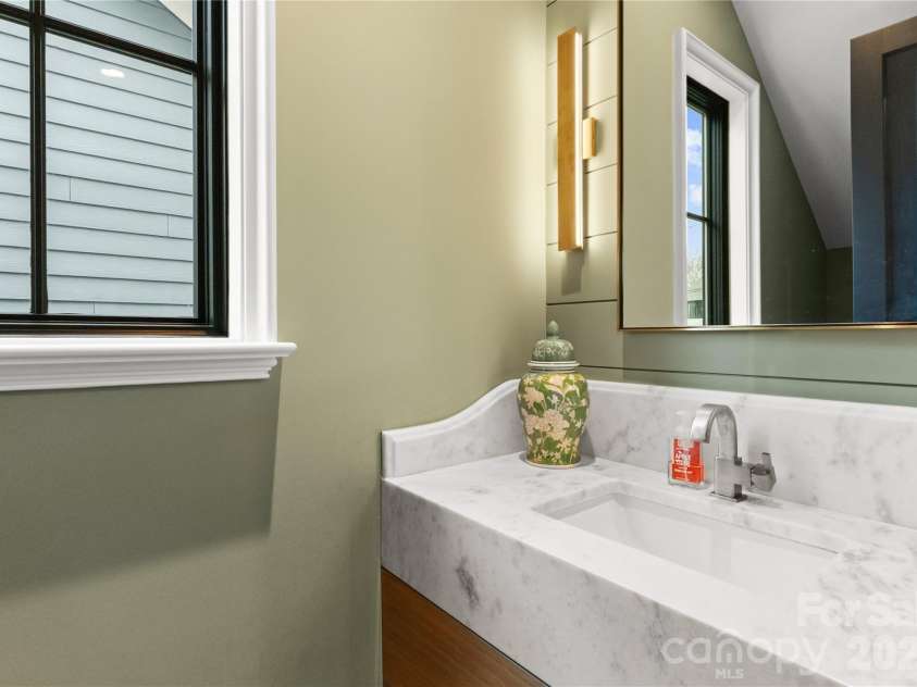 700 Mcalway Road, Charlotte, NC 28211.  MLS# CAR4339888, YatesRealty ID 22089. 