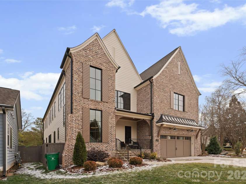 700 Mcalway Road, Charlotte, NC 28211.  MLS# CAR4339888, YatesRealty ID 22089. 