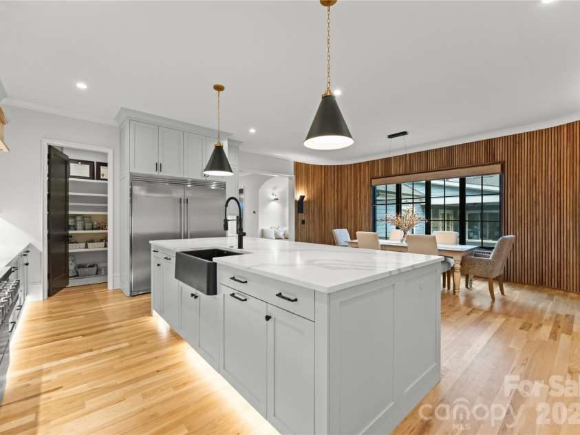 700 Mcalway Road, Charlotte, NC 28211.  MLS# CAR4339888, YatesRealty ID 22089. 