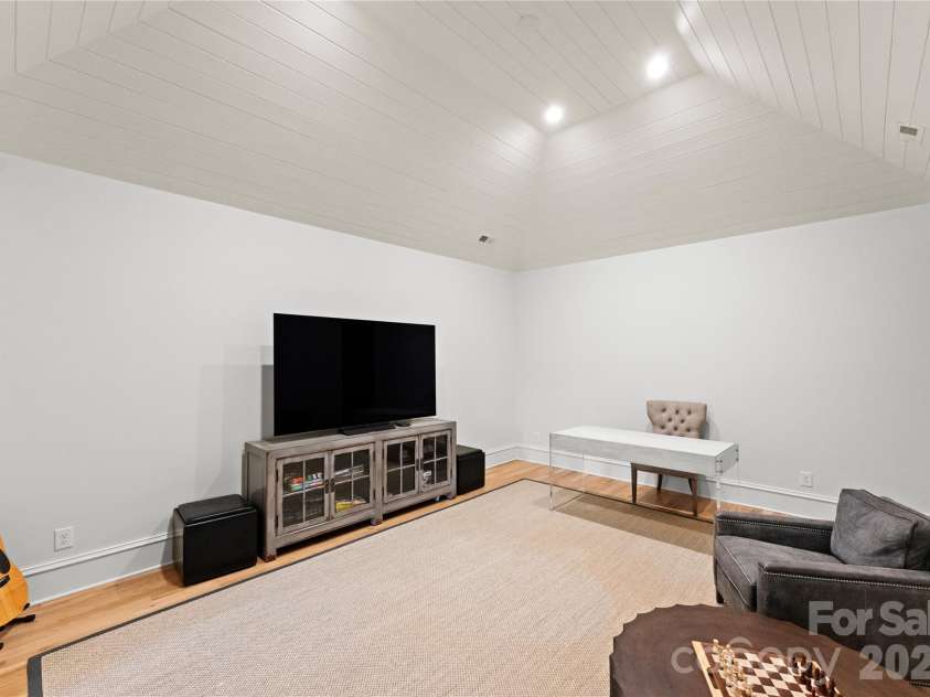 700 Mcalway Road, Charlotte, NC 28211.  MLS# CAR4339888, YatesRealty ID 22089. 