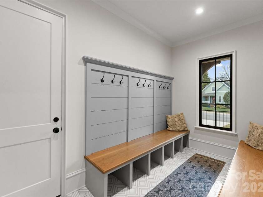 700 Mcalway Road, Charlotte, NC 28211.  MLS# CAR4339888, YatesRealty ID 22089. 