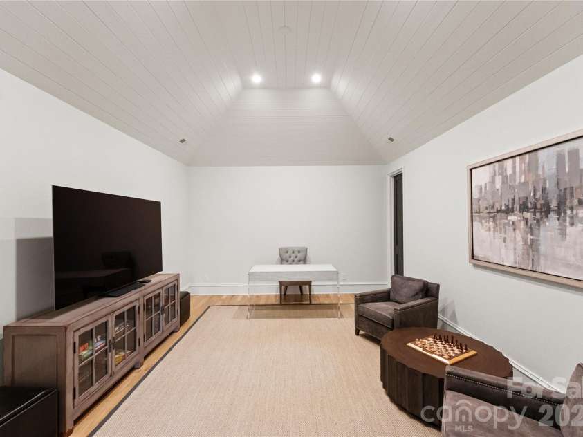 700 Mcalway Road, Charlotte, NC 28211.  MLS# CAR4339888, YatesRealty ID 22089. 