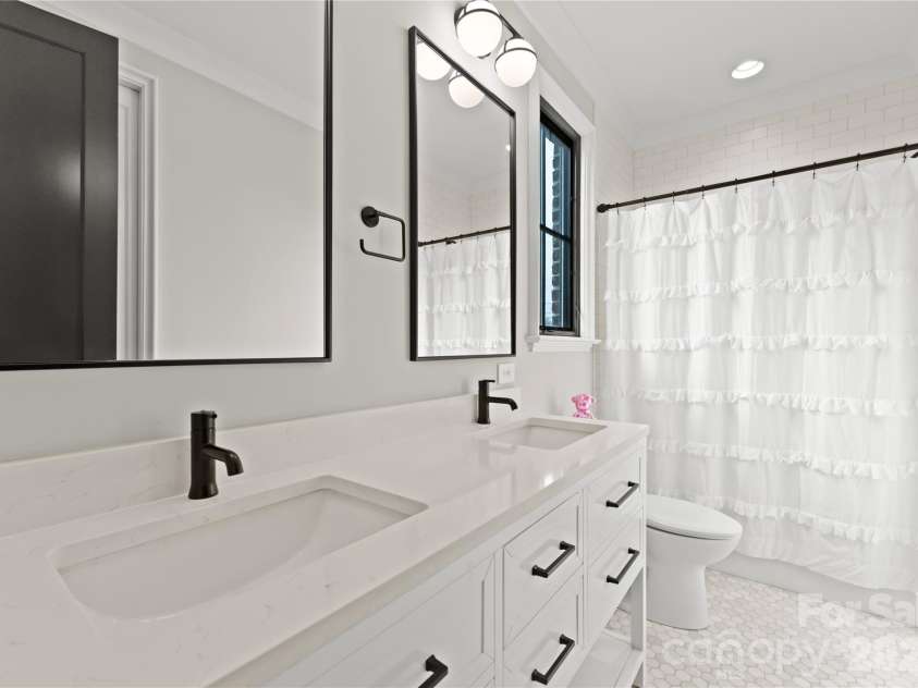 700 Mcalway Road, Charlotte, NC 28211.  MLS# CAR4339888, YatesRealty ID 22089. 
