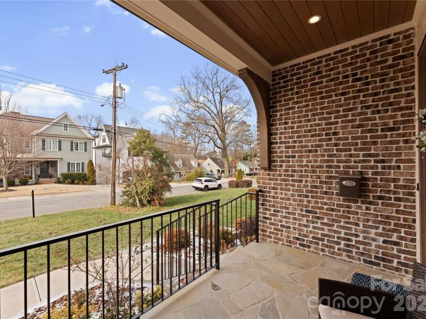 700 Mcalway Road, Charlotte, NC 28211.  MLS# CAR4339888, YatesRealty ID 22089. 