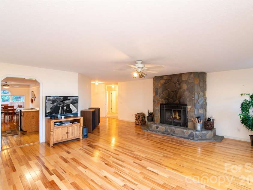 194 Ridgeview Drive, Whittier, NC 28789.  MLS# CAR4326824, YatesRealty ID 2209. 